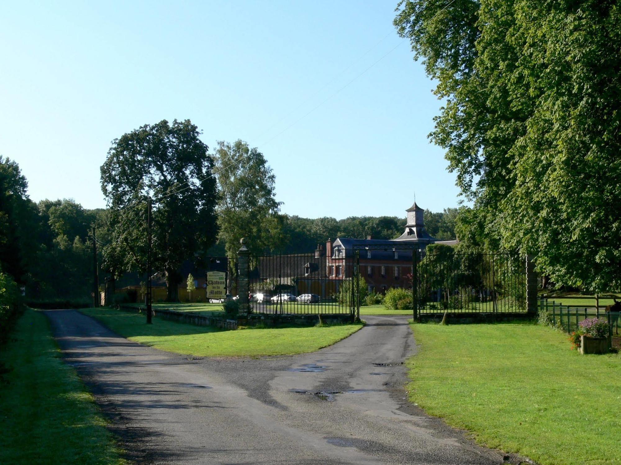 Logis - Chateau De La Motte - Hotel & Restaurant Liessies Eksteriør bilde