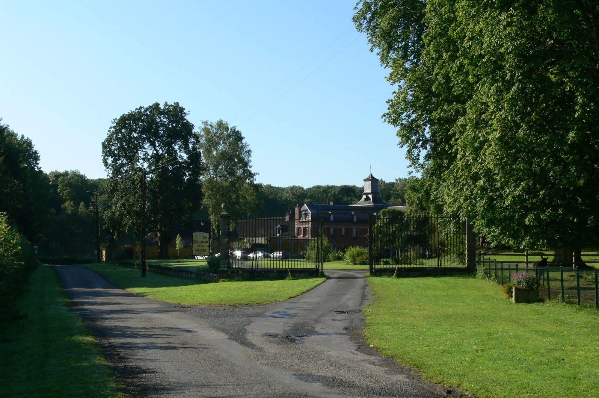 Logis - Chateau De La Motte - Hotel & Restaurant Liessies Eksteriør bilde